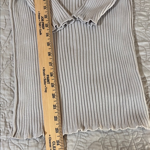 George Silver V-Neck Ribbed Sweater - Picture 4 of 6